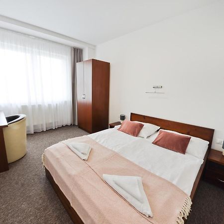 Hotel Slanica Наместово Экстерьер фото